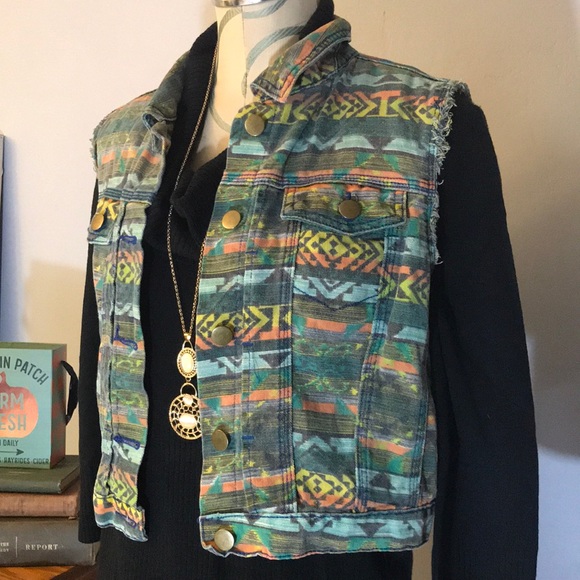 ❤️5/20❤️ With love Aztec  Jean vest size L - Picture 2 of 7